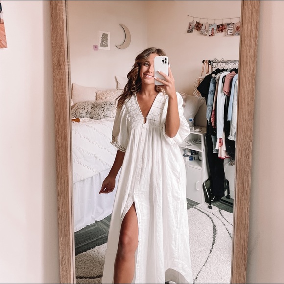 Free People Dresses & Skirts - NWOT Free People White Flowy Maxi Dress!!